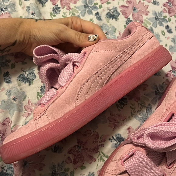 Baby Pink ribbon lace suede pumas - Picture 2 of 4